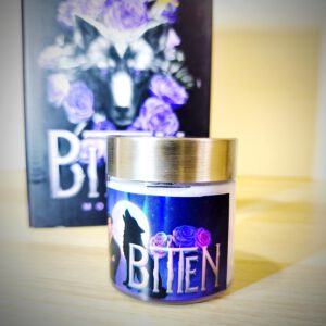 Vela Bitten – Inspirada en “Mordida” | Aroma de cardamomo, violeta y ámbar