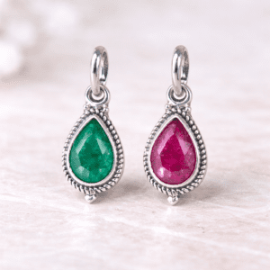 Colgante de Plata de Ley con Piedra Natural en Forma de Gota – 18×9 mm