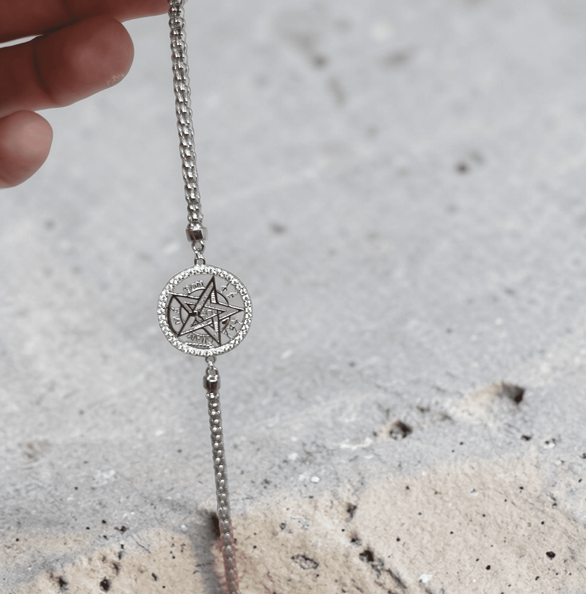 Pulsera de plata con tetragramatón y circonitas