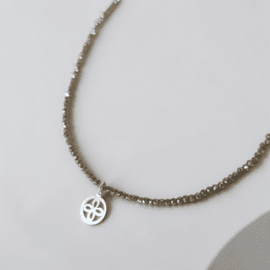 Gargantilla de Pirita Natural con Sigilo de la Abundancia en Plata de Ley